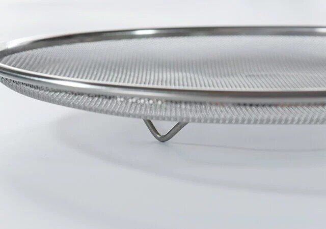 ダイソーのメッシュステンレスザル（浅型、24cm）の脚