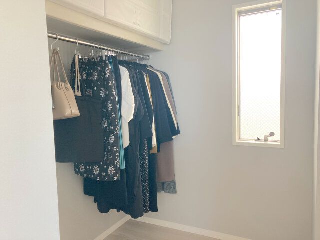 服 手放す 方法