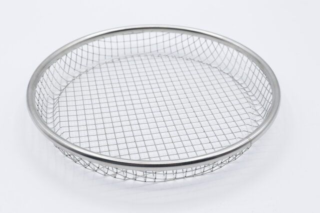 ダイソーのステンレス浅ザル（油切 皿19cm）のデザイン