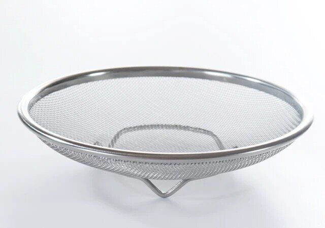 ダイソーの浅型 メッシュ ステンレスザルのデザイン
