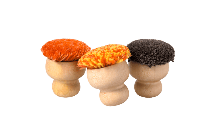 〈米沢緞通・滝沢工房〉の革用ブラシ