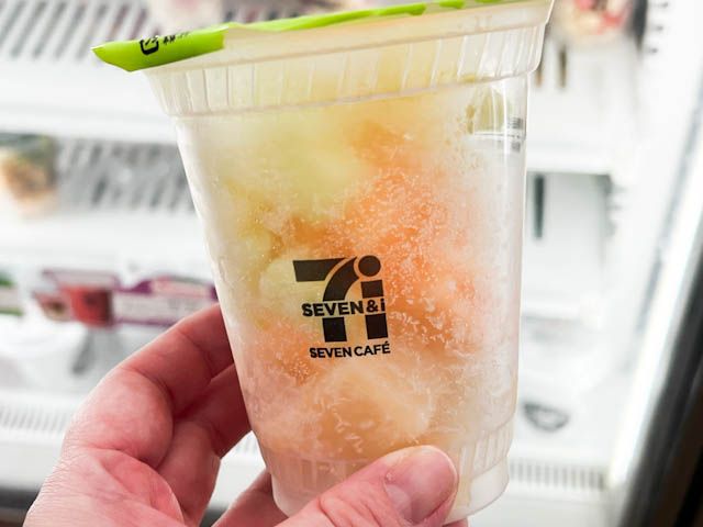 やっと見つけた「メロン＆メロン」をレジに持っていって購入します