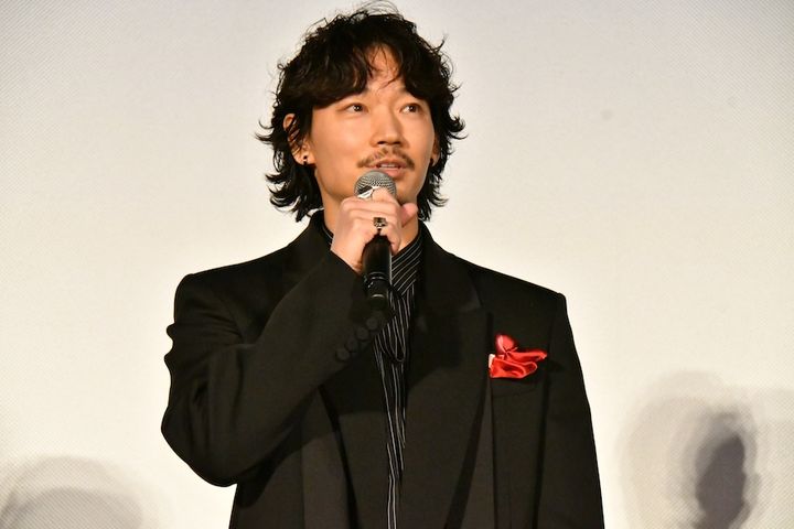 綾野剛の”熱唱”に齋藤潤ら共演者驚愕!?「裏声の『紅』ってこんなんなんだと…」『カラオケ行こ！』歌唱シーン撮影秘話
