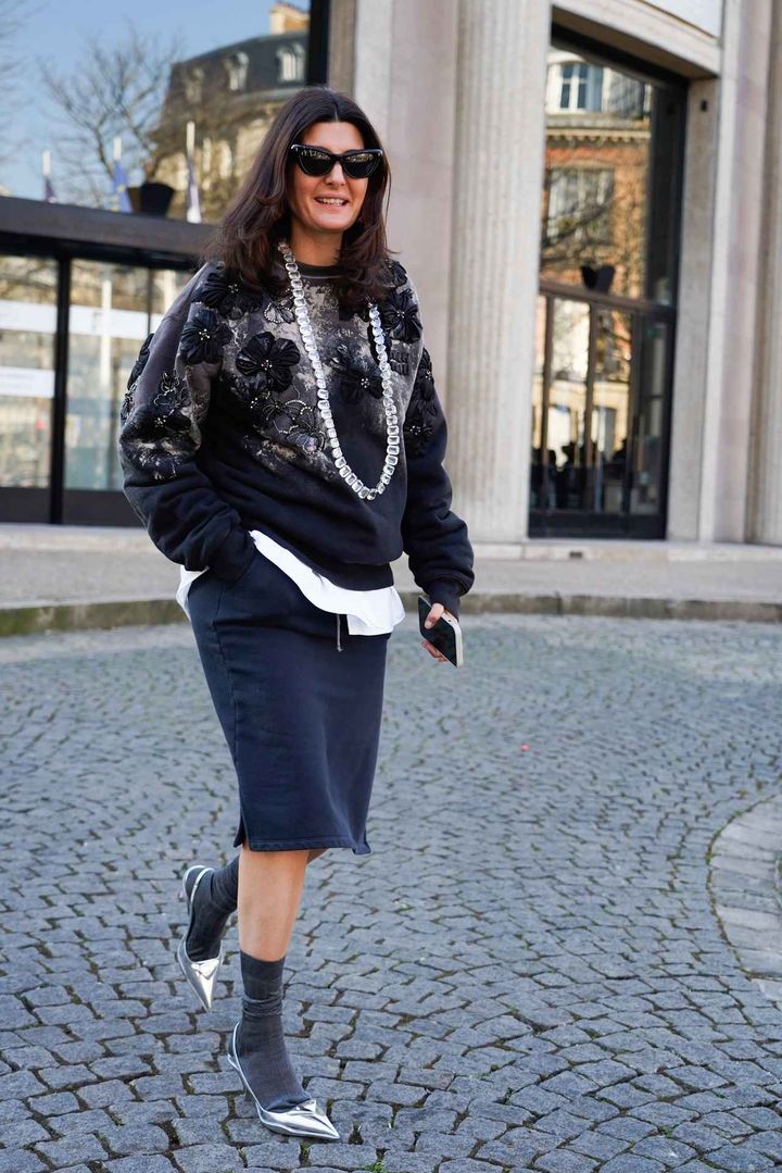 画像2: 洗練された足元を約束してくれる「メタリックパンプス」