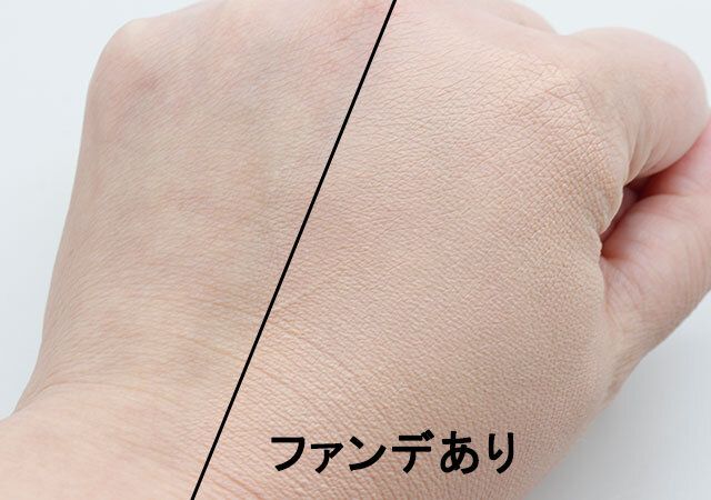 ダイソーのメイクアップパフ（花形、2個、専用ケース付）を使ってファンデーションを塗った様子