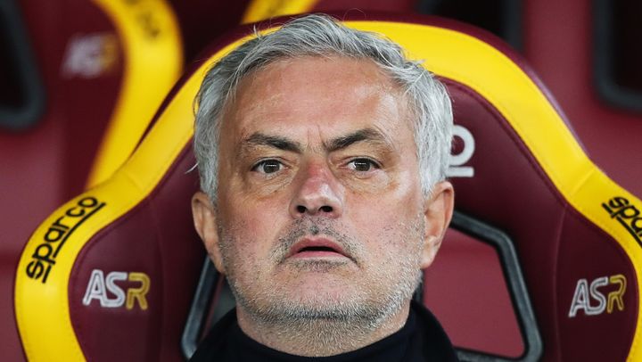 世界最高監督が電撃解任！「リスペクトがない」と批判も