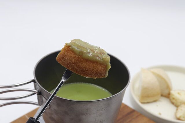 セリアのミニフォンデュフォーク 3本組で抹茶フォンデュ