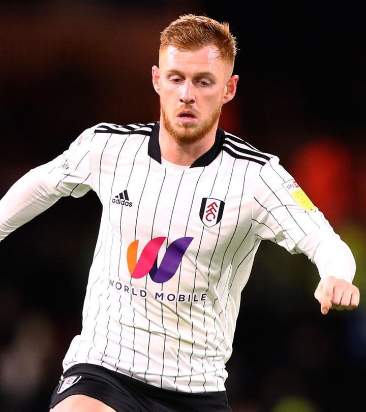 日本と欧州で！胸ロゴに「モバイル」を付けた8つのチーム