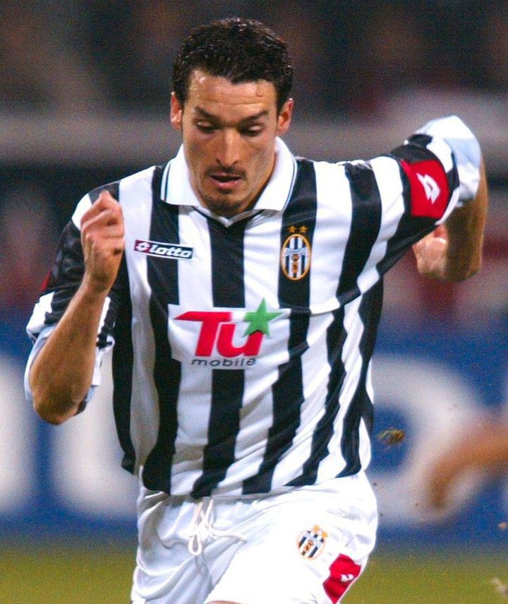 日本と欧州で！胸ロゴに「モバイル」を付けた8つのチーム