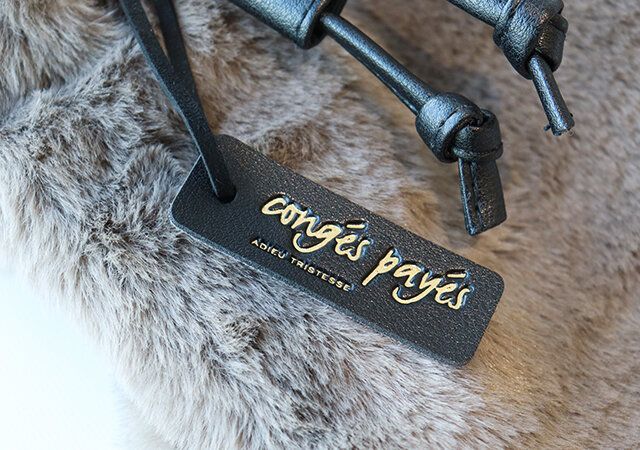 コンジェ ぺイエ アデュー トリステスの2way巾着バッグのデザイン