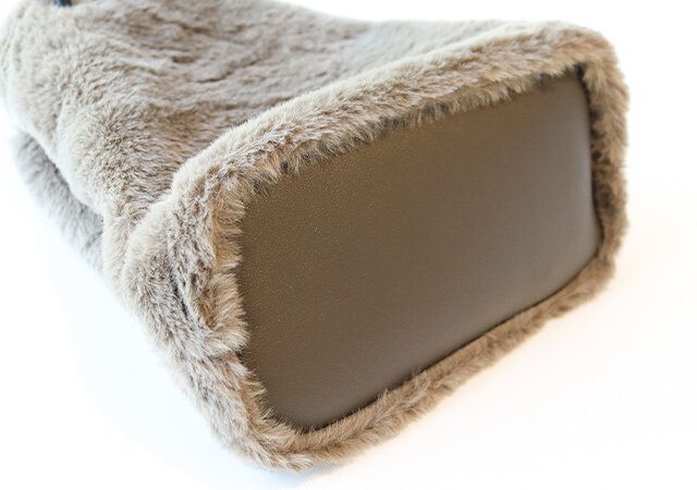 コンジェ ぺイエ アデュー トリステスの2way巾着バッグの底の素材