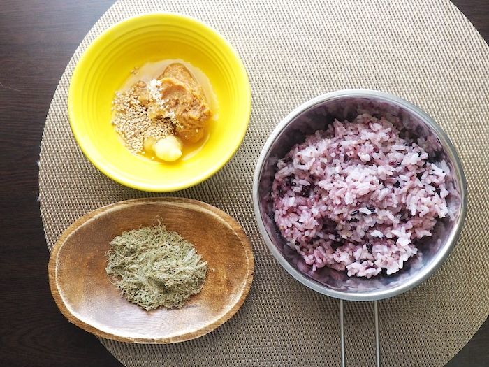 とろろ昆布おにぎりの材料