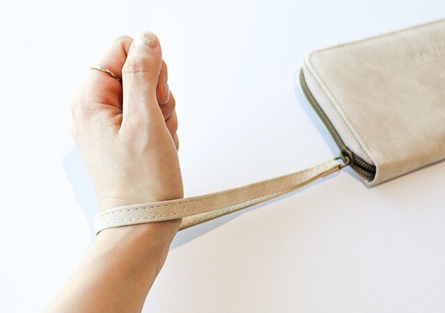 congés payés ADIEU TRISTESSE［コンジェ ぺイエ アデュー トリステス］スマホも入る本格スウェード調長財布はストラップ付