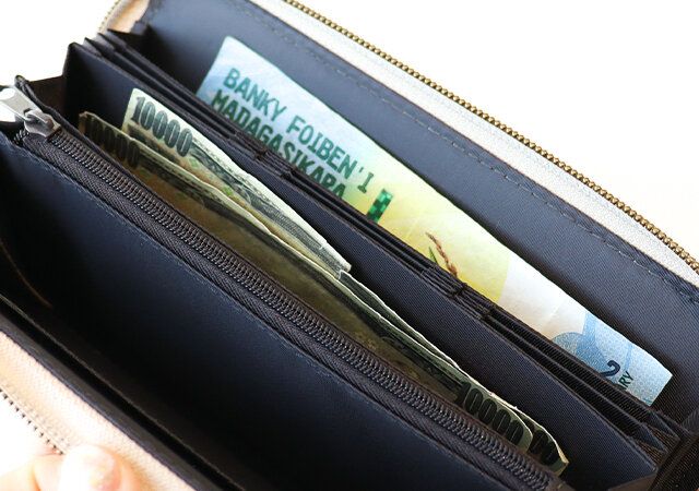 congés payés ADIEU TRISTESSE［コンジェ ぺイエ アデュー トリステス］スマホも入る本格スウェード調長財布のお札スペース