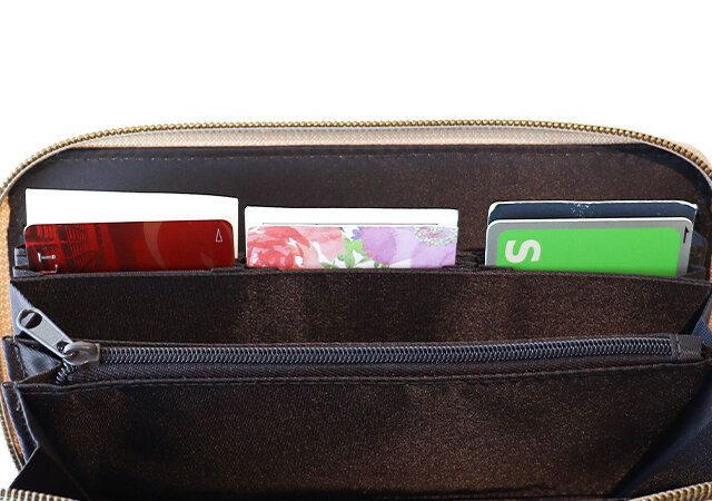 congés payés ADIEU TRISTESSE［コンジェ ぺイエ アデュー トリステス］スマホも入る本格スウェード調長財布のカードポケット