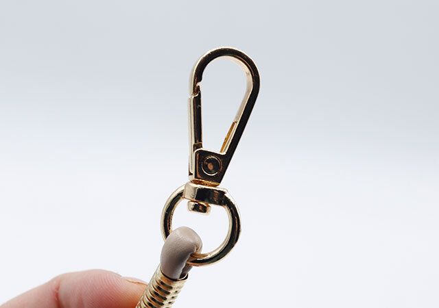 セリアのショルダーストラップ レザー風細幅 110cmのナスカン