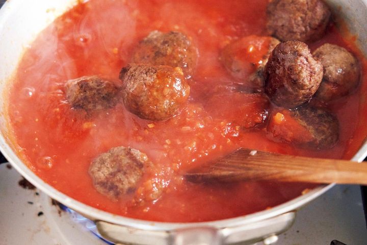 トマトを加え煮る