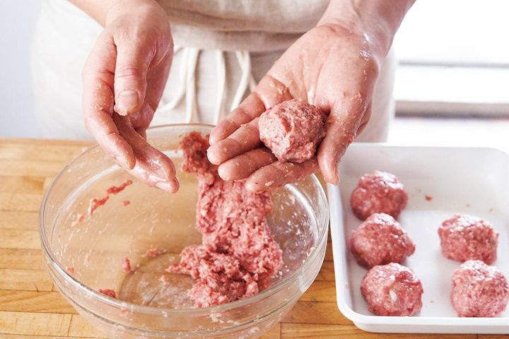 ミートボールをつくる