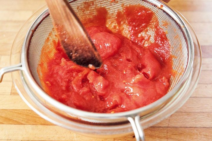 トマトを加え煮る