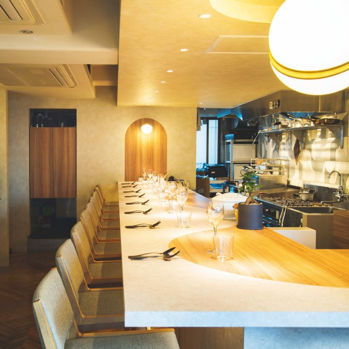 グルマン温故知新：人形町〈コングスト〉店内