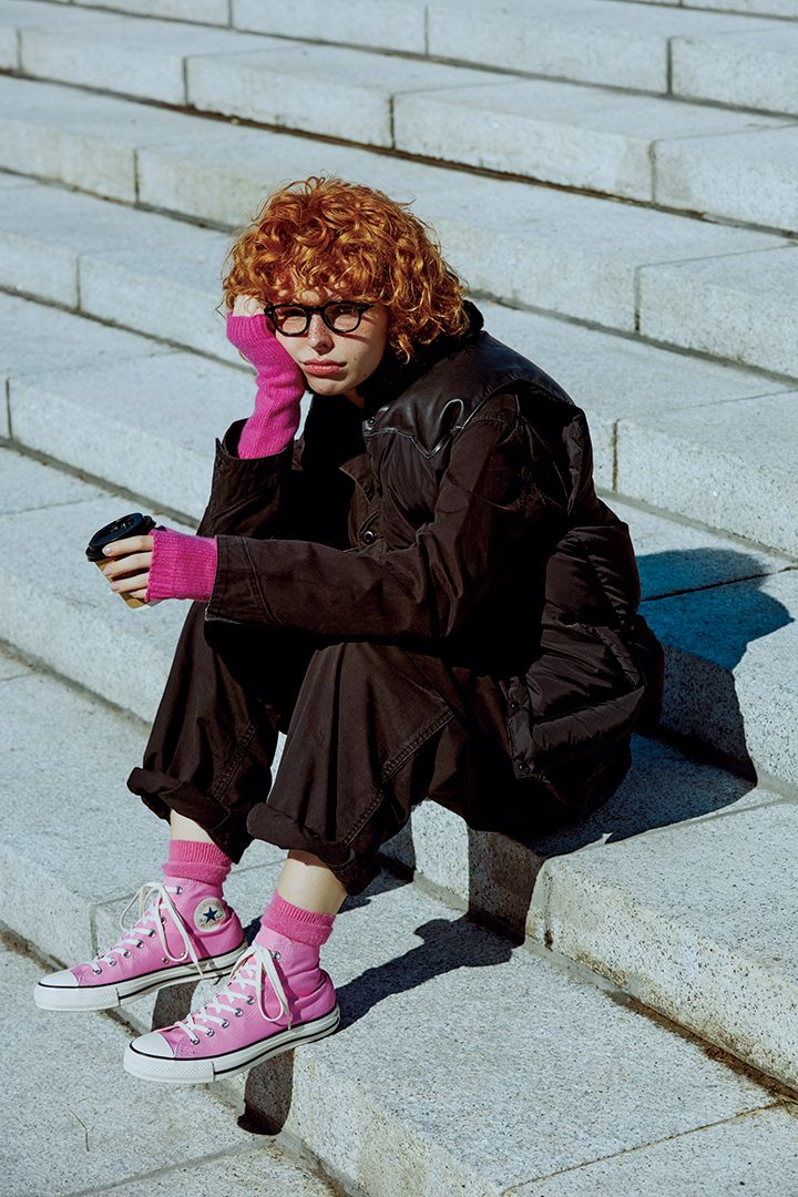 コンバースのピンクがブラックコーデのよいアクセントに【本日のFUDGE GIRL-1月19日】