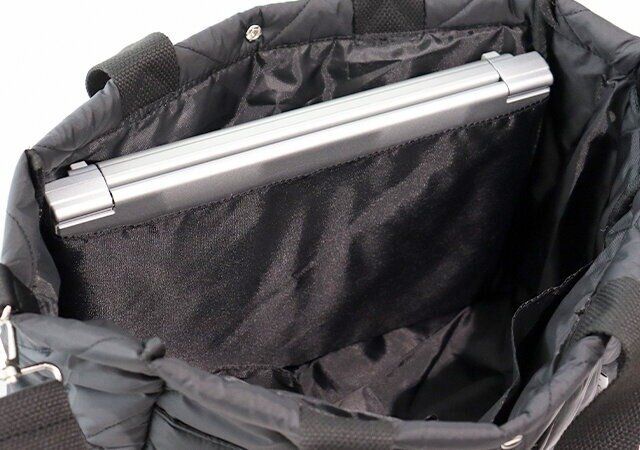 A. STANDARD［エー スタンダード］5ポケットBIGキルティングバッグの大きい内ポケット