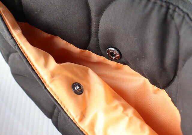 三日月ショルダーバッグの背面ポケット