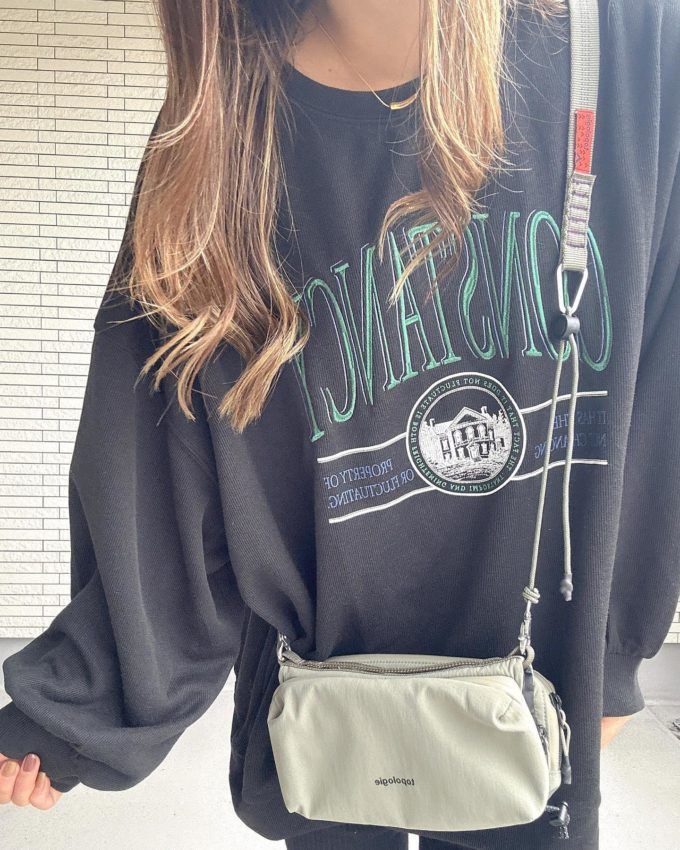 しまむらの「サカリバロゴプルオーバー」