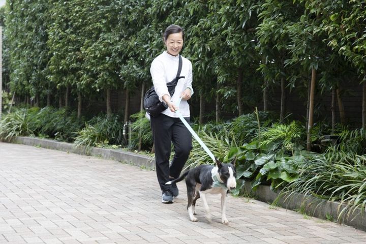 牛尾理恵さんと愛犬の福ちゃん