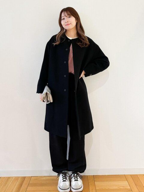 黒カーゴパンツのコーデ