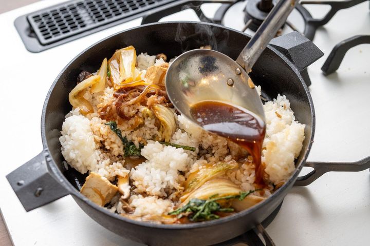 ご飯と残ったすき焼きを混ぜる