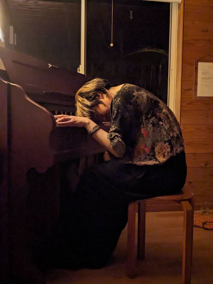 演奏する中村佳穂