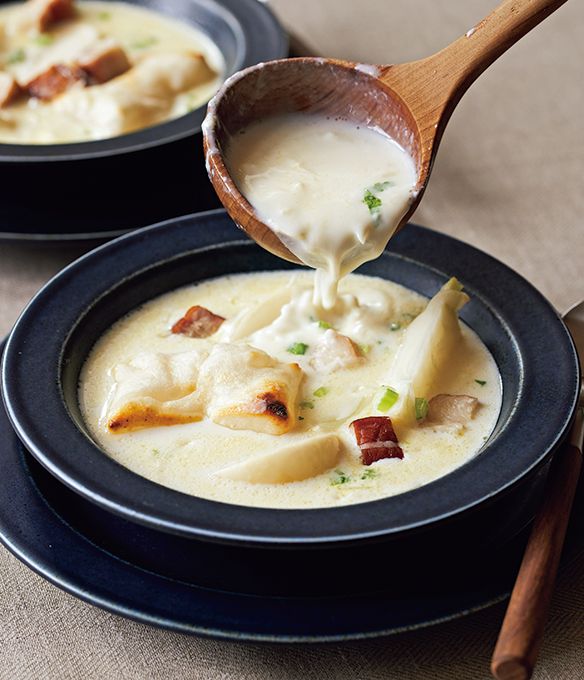 正月のあまったおもちでボリュームおかず「もちとかぶ、ベーコンのホワイトシチュー」【最新号からちょっと見せ】の画像1