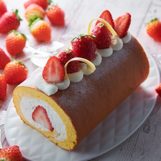 シャトレーゼ「静岡県産きらぴ香苺のプレミアムロールケーキ」