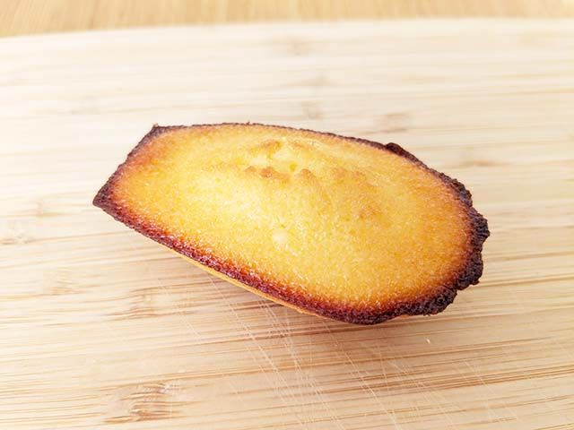 【マドレーヌ】が袋から出された様子