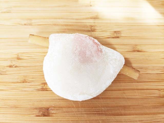 【花びら餅】が袋から出された様子