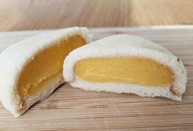 【ふんわりムーン カスタード】断面