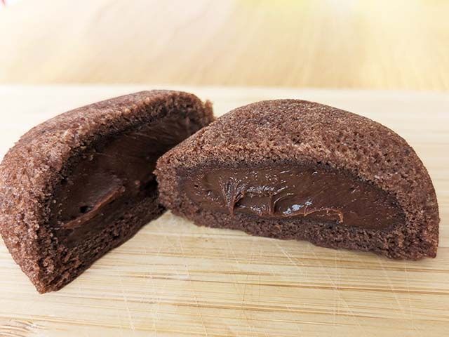 【ふんわりムーン チョコレート】断面