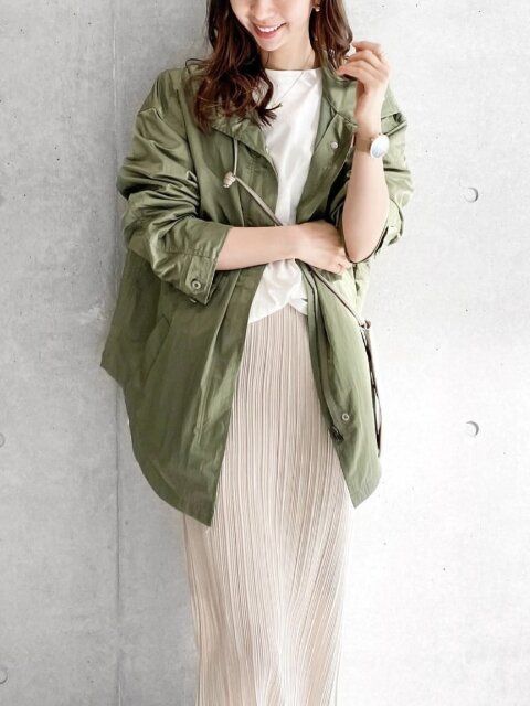 イエベ春も白を合わせれば難なくカーキがマッチ