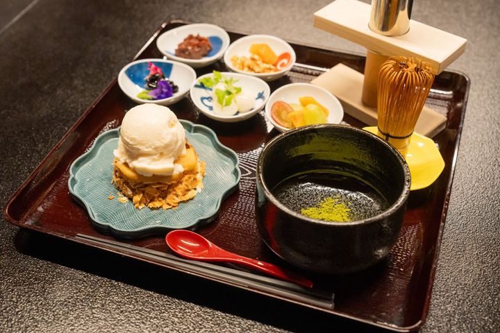 「お箸でつくるモンブラン」体験1650円。この日のトッピングは粒あん、クルミ、栗の甘露煮、黒豆、エディブルフラワー、白玉、ブドウなど