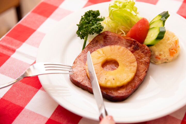 オムライスなど、さまざまな洋食の元祖といわれる東京・銀座の洋食店「煉瓦亭」