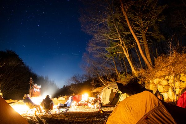 達人たちの冬キャンプを覗き見！焚き火で作る飲み会グルメ