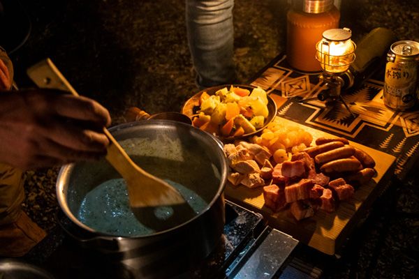 達人たちの冬キャンプを覗き見！焚き火で作る飲み会グルメ