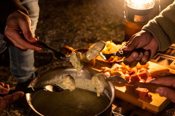 達人たちの冬キャンプを覗き見！焚き火で作る飲み会グルメ