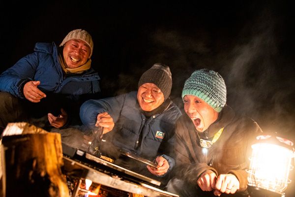 達人たちの冬キャンプを覗き見！焚き火で作る飲み会グルメ