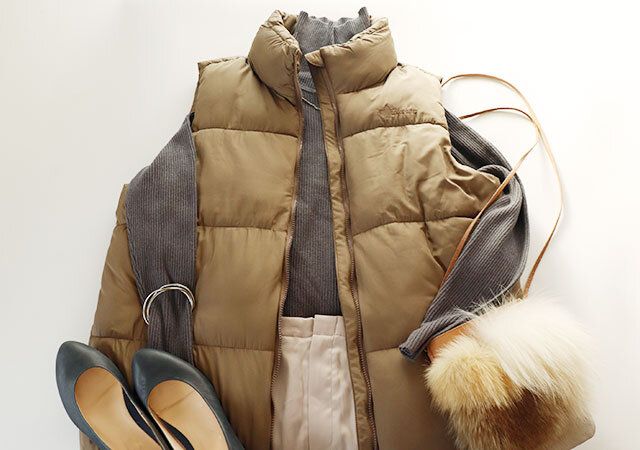 しまむらのグレーニットと白パンツを使ったコーデ