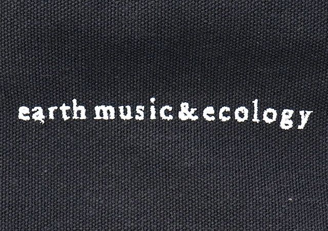アース ミュージック＆エコロジーのイベントトートバッグ BLACKのロゴ