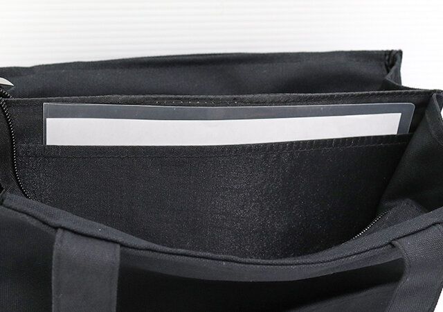 アース ミュージック＆エコロジーのイベントトートバッグ BLACKの内側ポケット