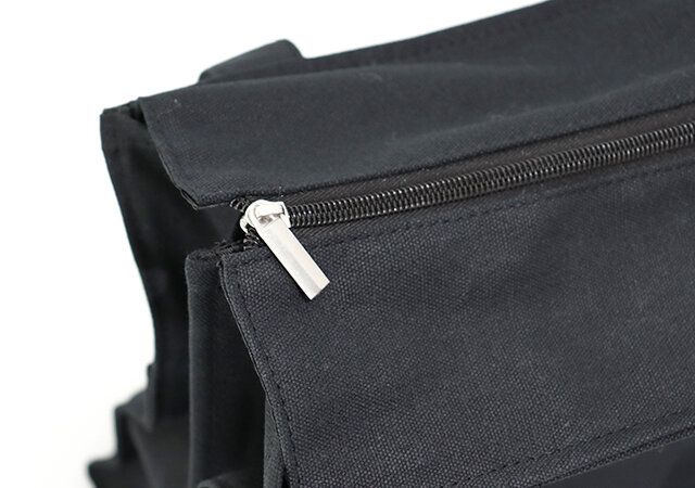 アース ミュージック＆エコロジーのイベントトートバッグ BLACKのファスナー