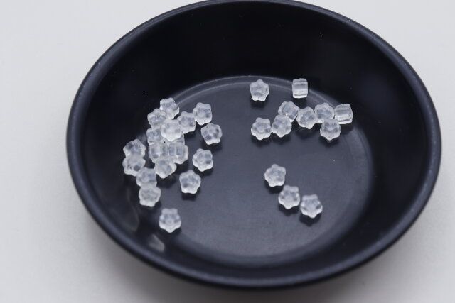 ダイソーのピアスキャッチ（花形、15ペア）